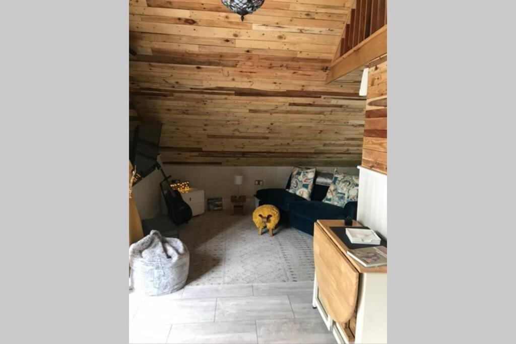 The Shed . A Cosy, Peaceful, 96% Recycled, Chalet. Swansea Luaran gambar