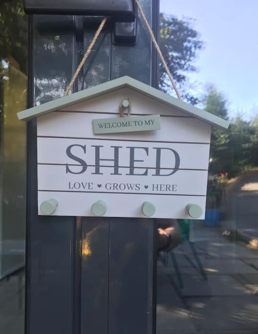 The Shed . A Cosy, Peaceful, 96% Recycled, Chalet. Swansea Luaran gambar